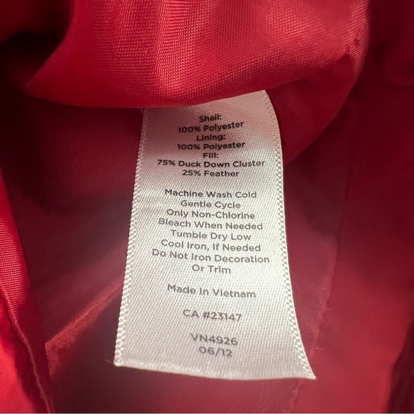 Talbots Red Outdoor Cozy Quilted Down Puffer Vest, gold zipper size Small Petite - Picture 7 of 7